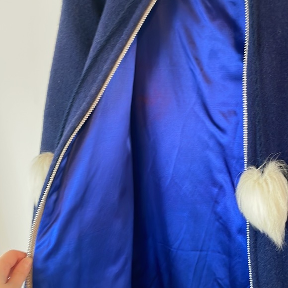 Handmade lined wool coat with fur trim hood - Picture 2 of 4